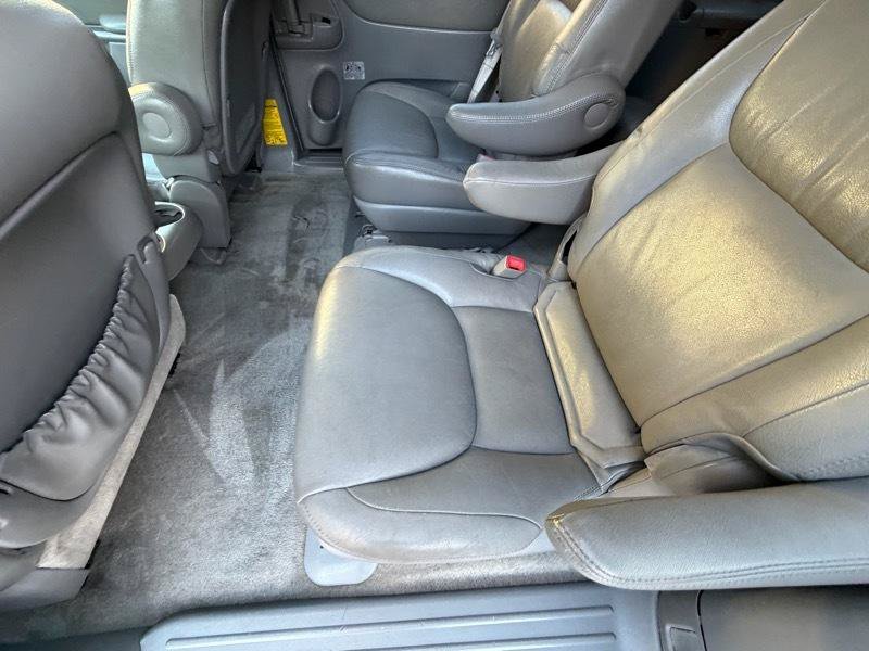 Used 2010 Toyota Sienna LE FWD image 30