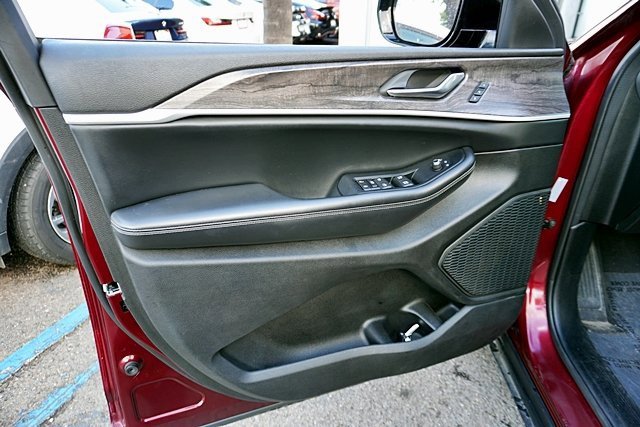 Certified 2023 Jeep Grand Cherokee Limited image 22