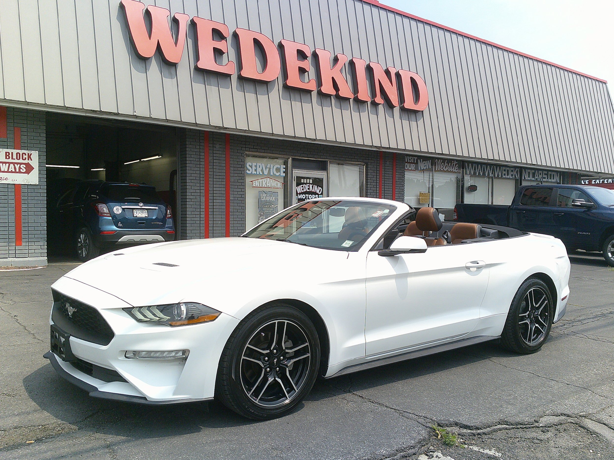 Used 2019 Ford Mustang Premium RWD image 1