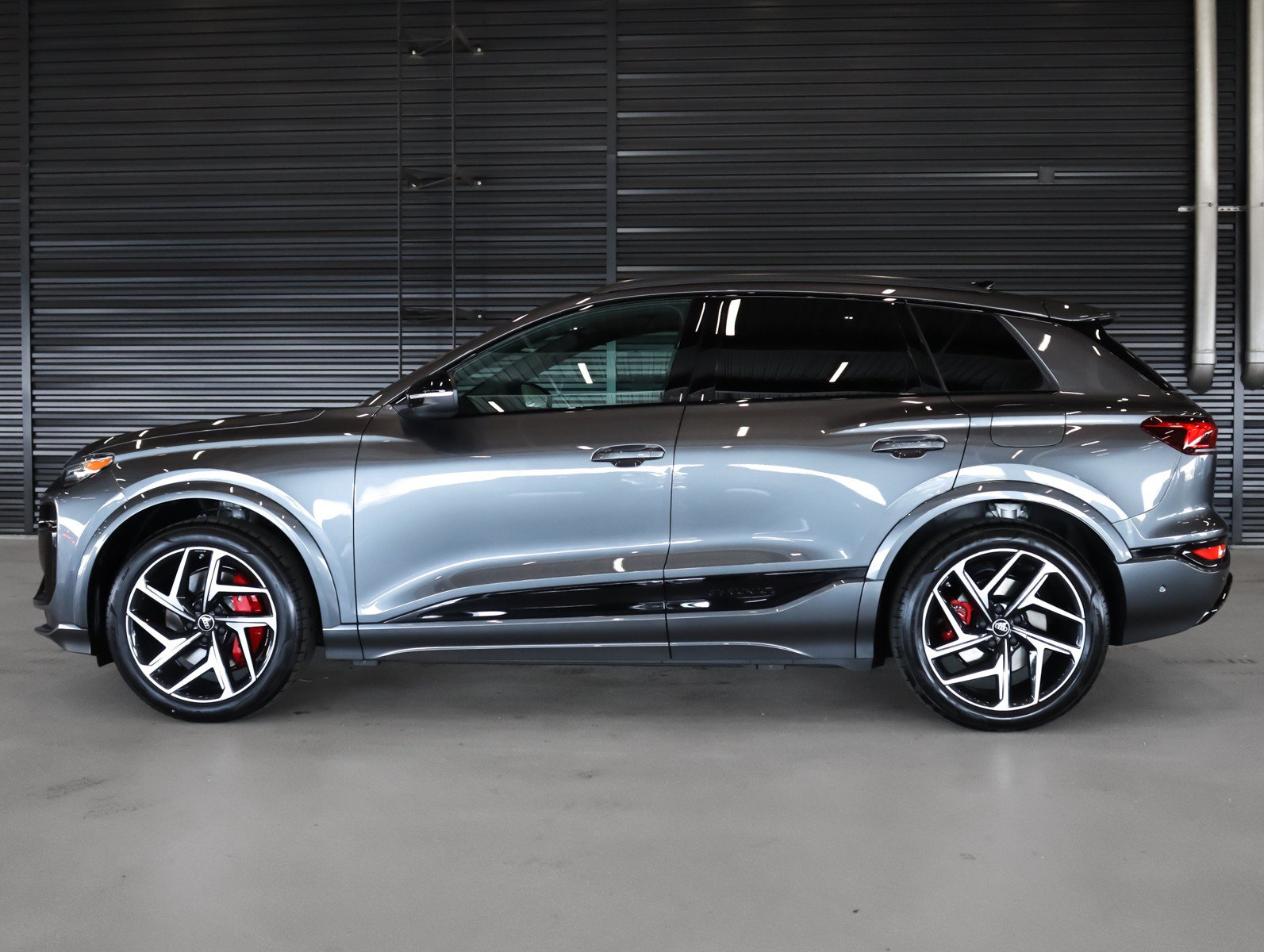 New 2027 Audi SQ6 e-tron Premium Plus AWD/4WD image 13