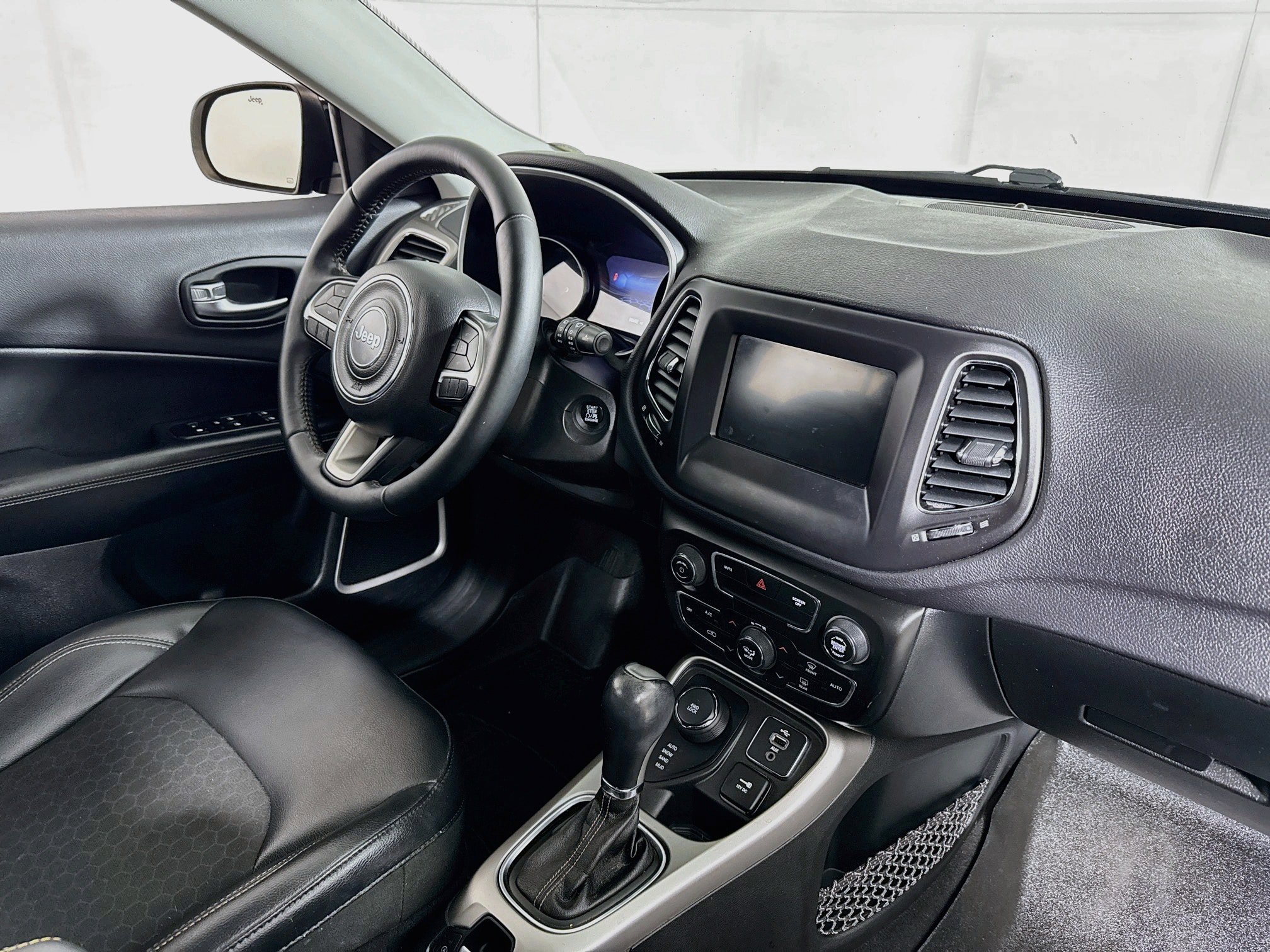 Used 2018 Jeep Compass Latitude w/ Popular Equipment Group AWD/4WD image 24