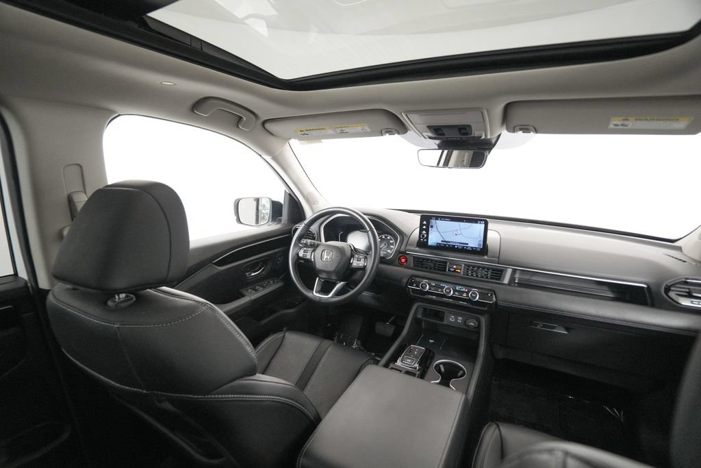 Used 2025 Honda Pilot Touring image 16
