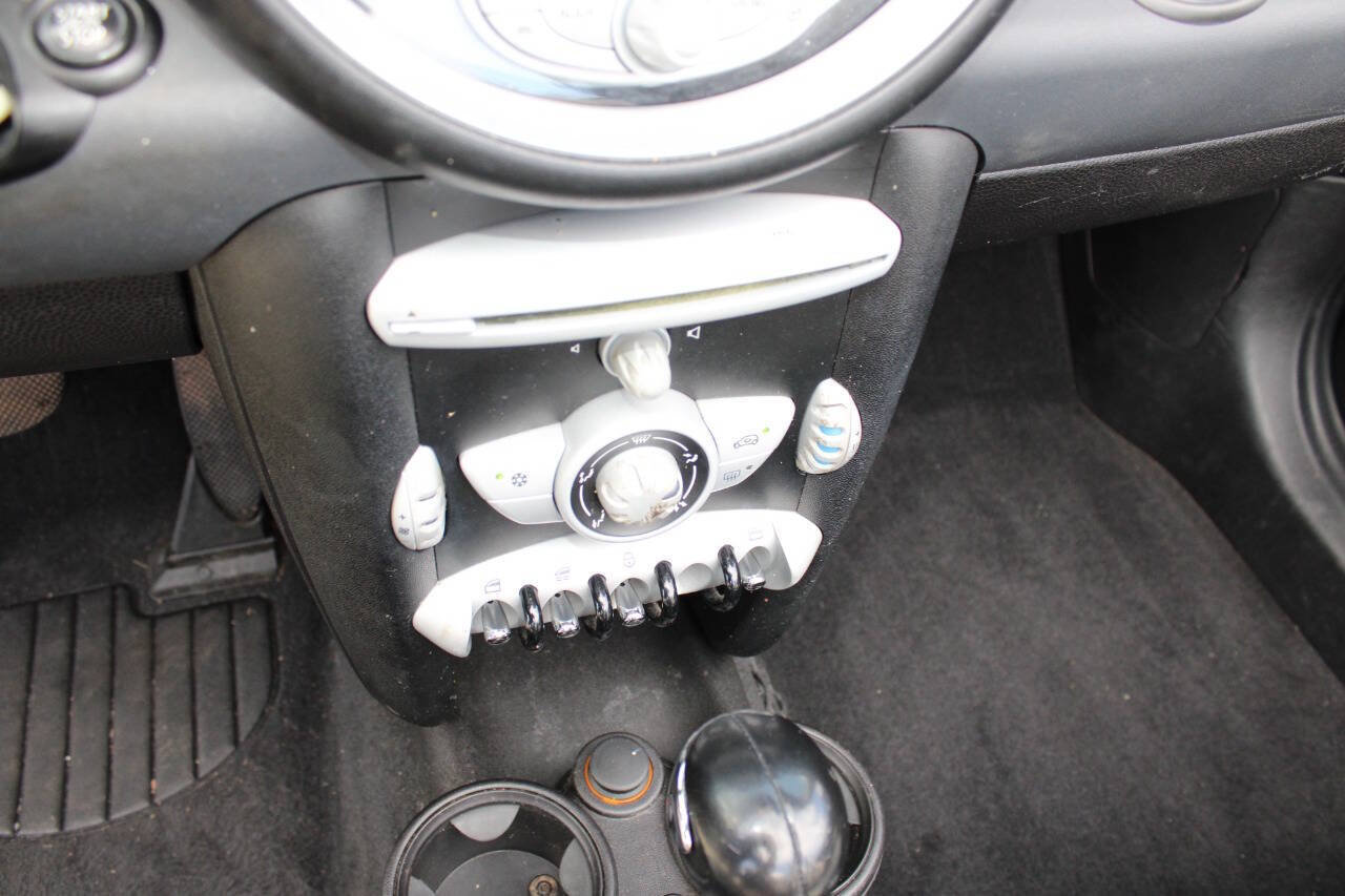 Used 2009 MINI Cooper Convertible FWD image 24