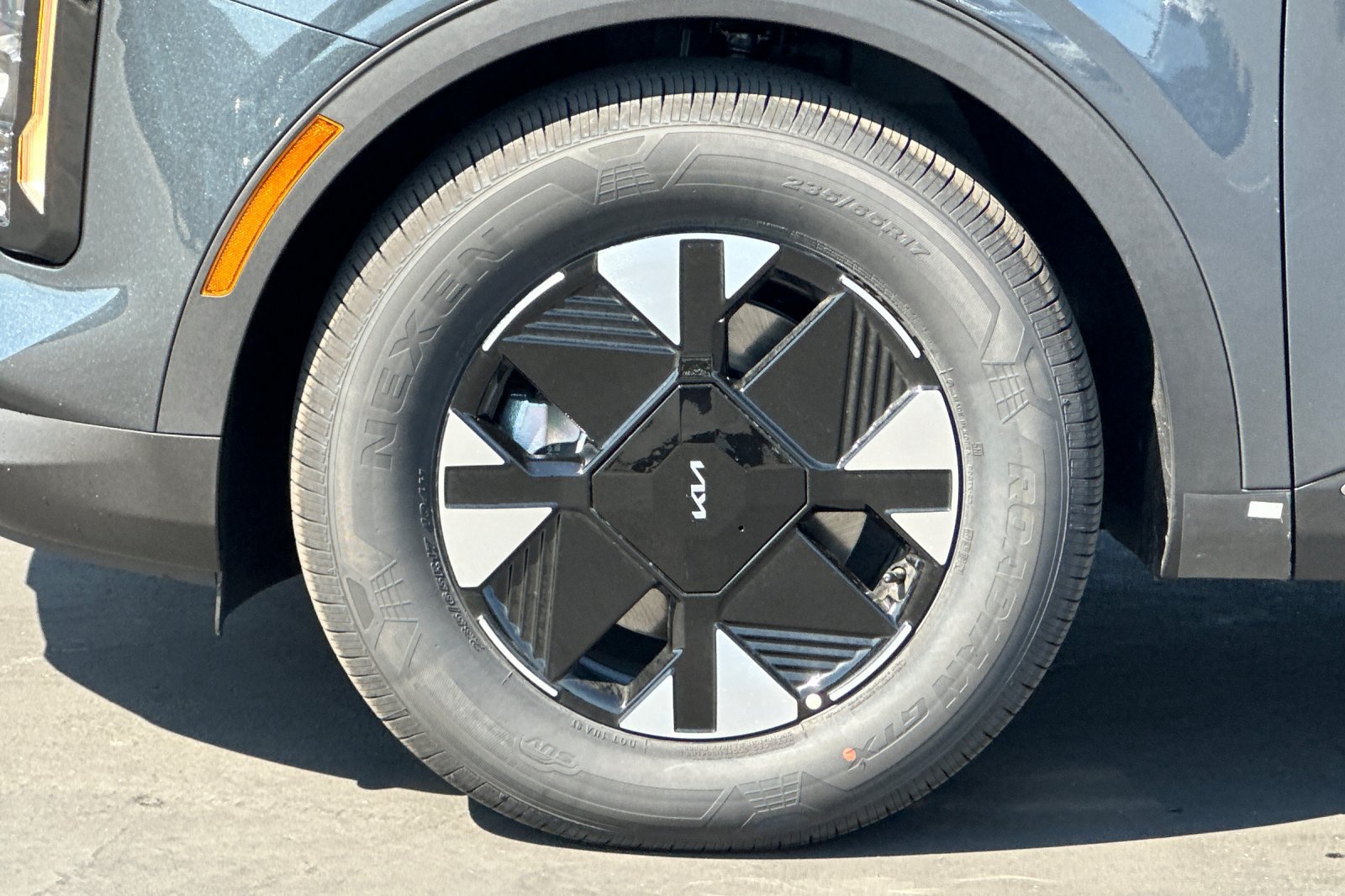 New 2027 Kia Sportage LX FWD image 25