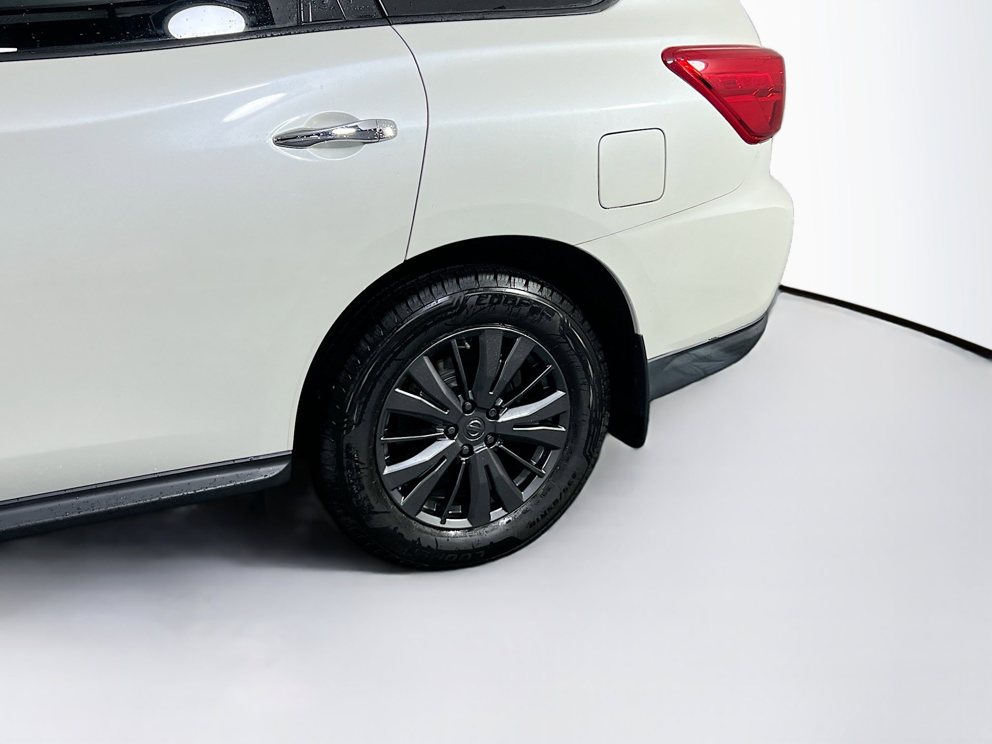 Used 2018 Nissan Pathfinder SL AWD/4WD image 31