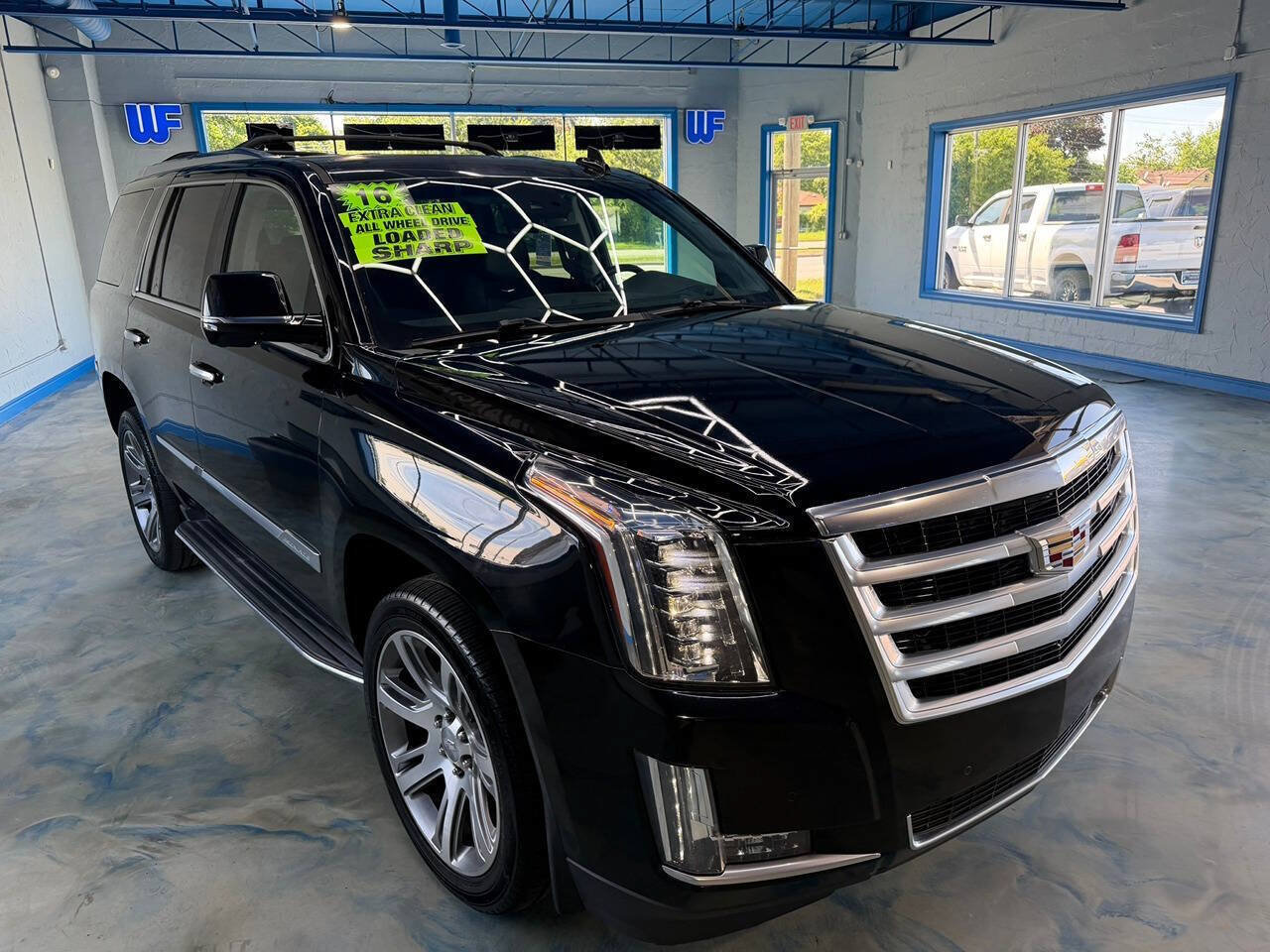 Used 2016 Cadillac Escalade Luxury AWD/4WD image 4