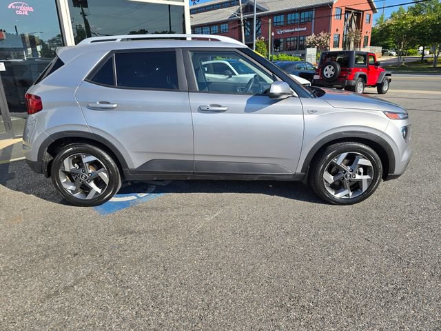 Used 2025 Hyundai Venue SEL FWD image 40