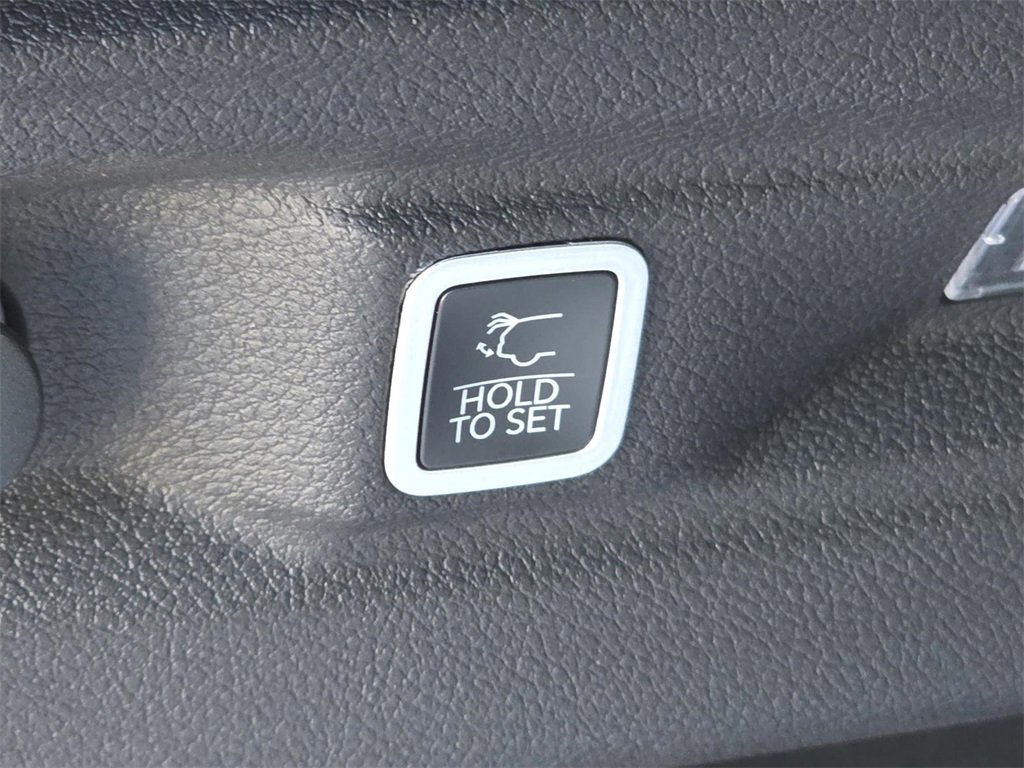 New 2025 Jeep Grand Cherokee L Altitude image 13