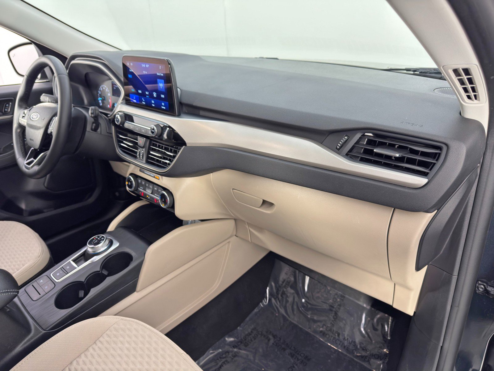 Used 2022 Ford Escape SE w/ Cold Weather Package image 13