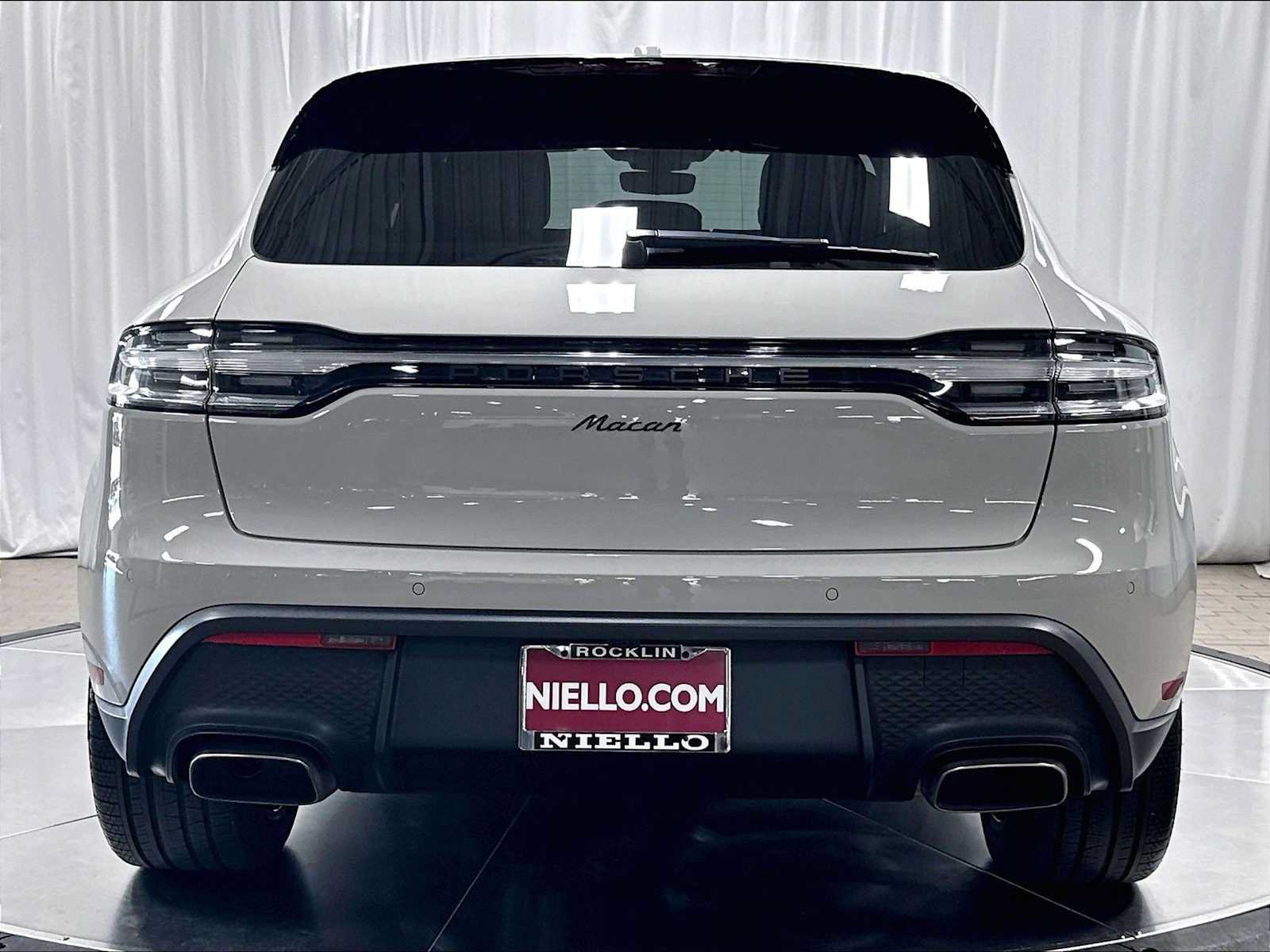 Used 2025 Porsche Macan AWD/4WD image 8
