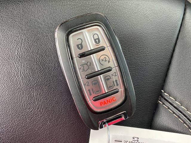 Used 2024 Chrysler Pacifica Limited FWD image 23