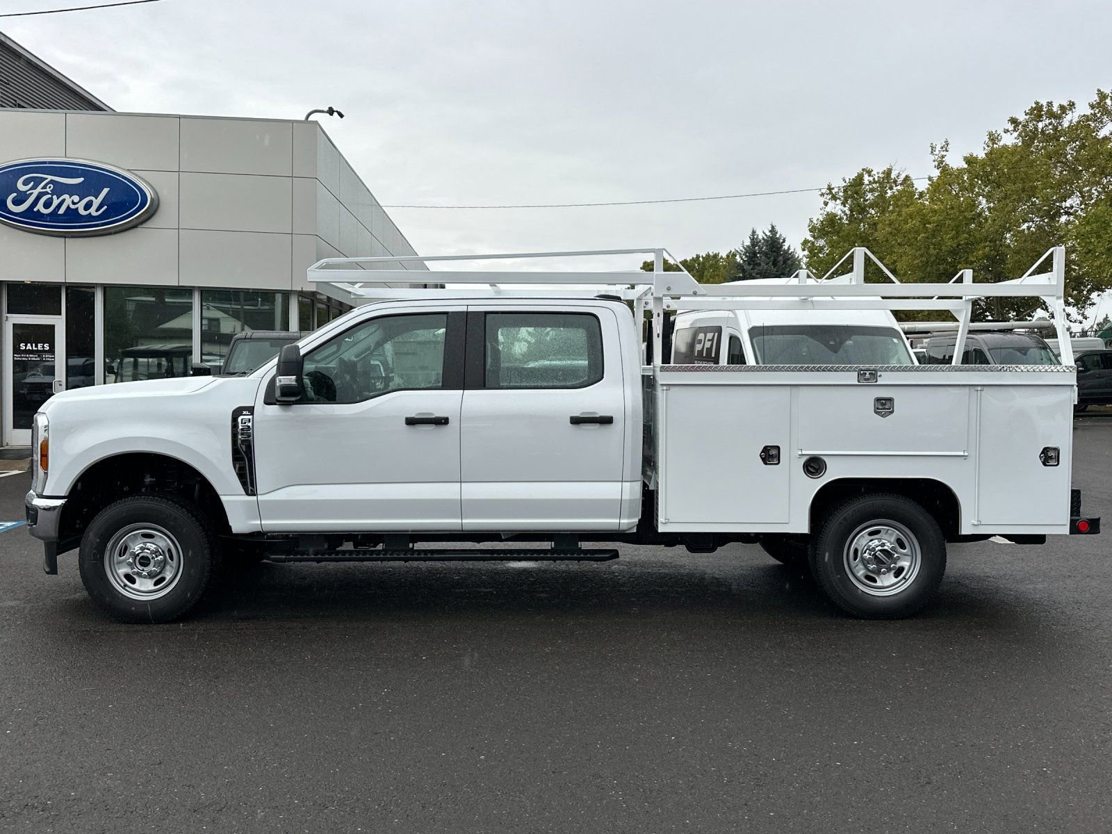 New 2026 Ford F250 XL w/ XL Chrome Package image 3