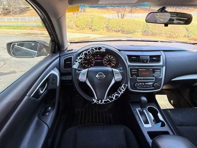 Used 2017 Nissan Altima 2.5 SV image 8