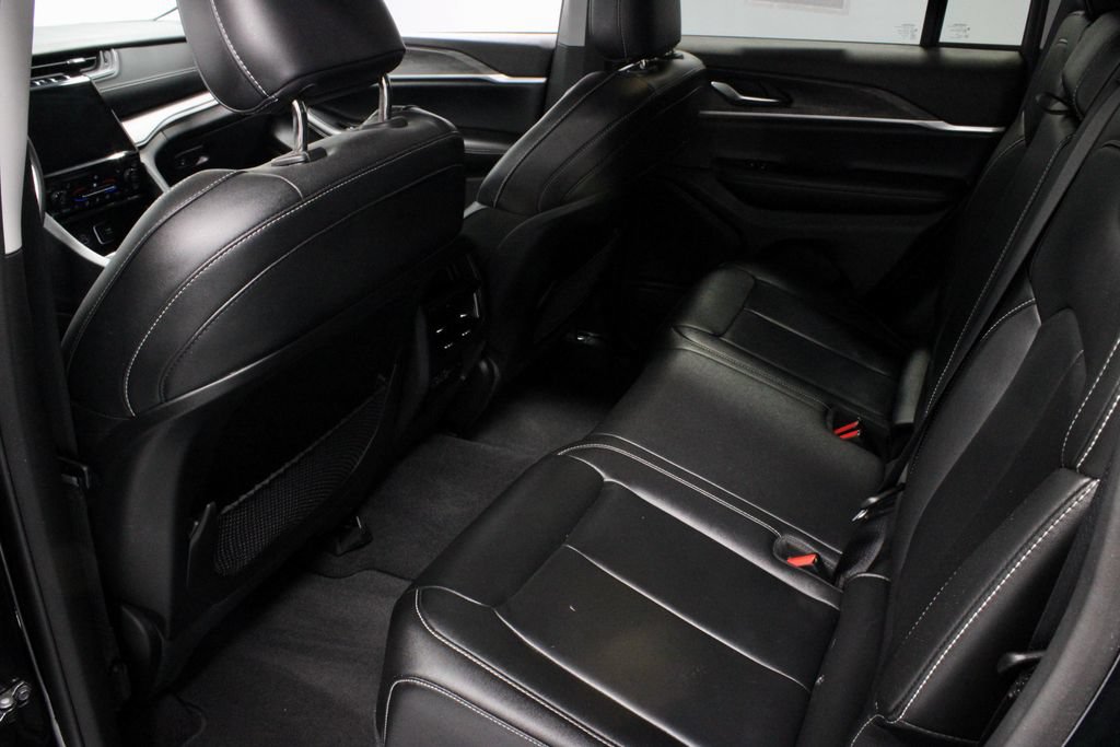 Used 2023 Jeep Grand Cherokee Limited w/ Black Appearance Package AWD/4WD image 20