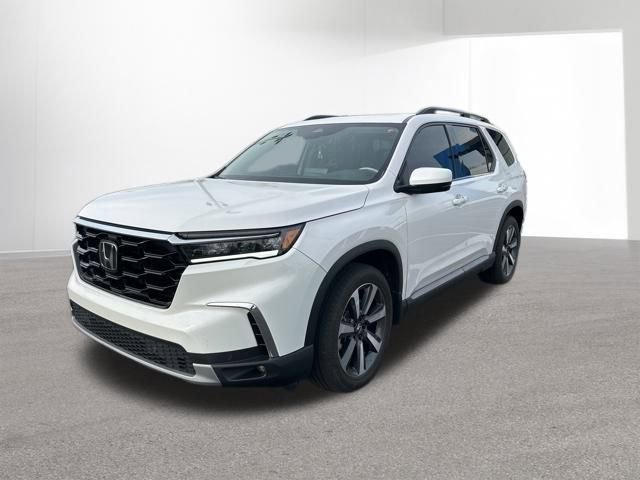 Used 2023 Honda Pilot Touring image 2