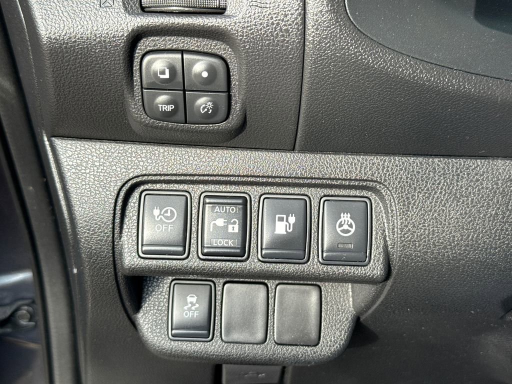 Used 2013 Nissan Leaf SL w/ Premium Pkg image 25