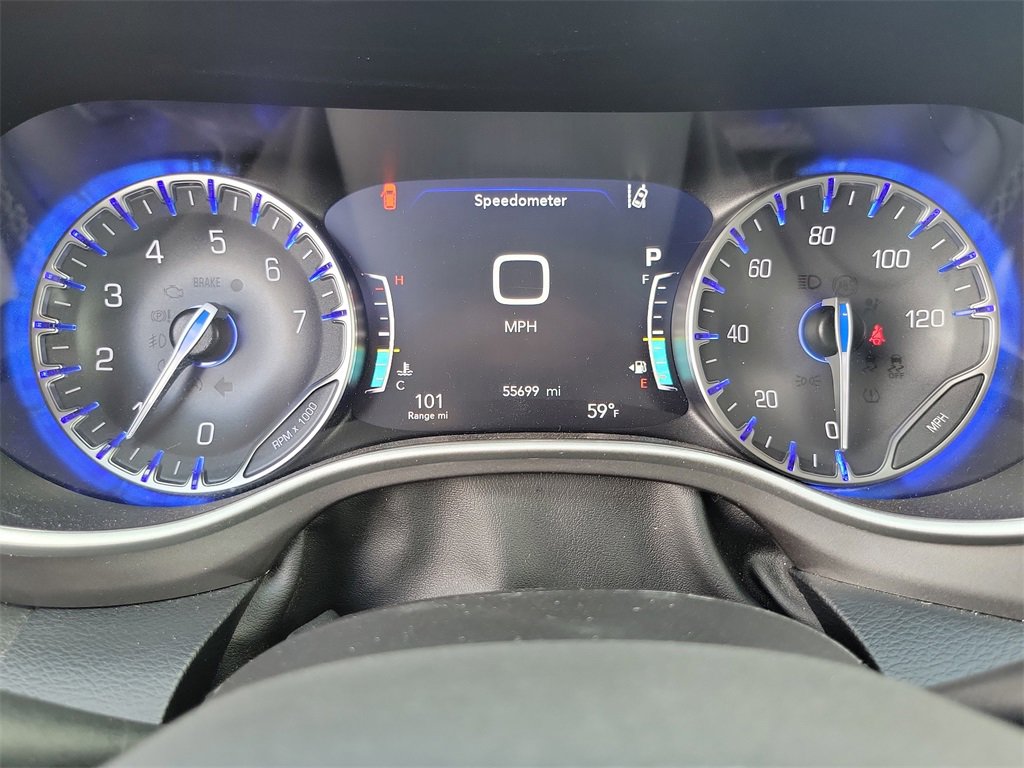 Used 2024 Chrysler Pacifica Touring-L image 8