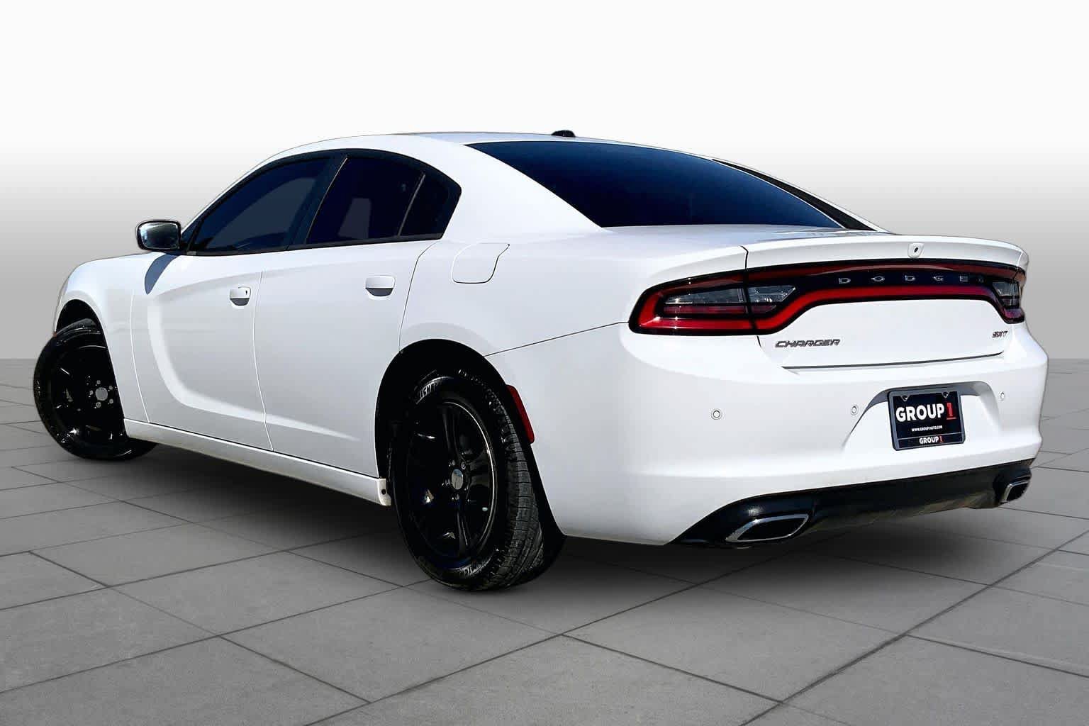 Used 2018 Dodge Charger SXT RWD image 12