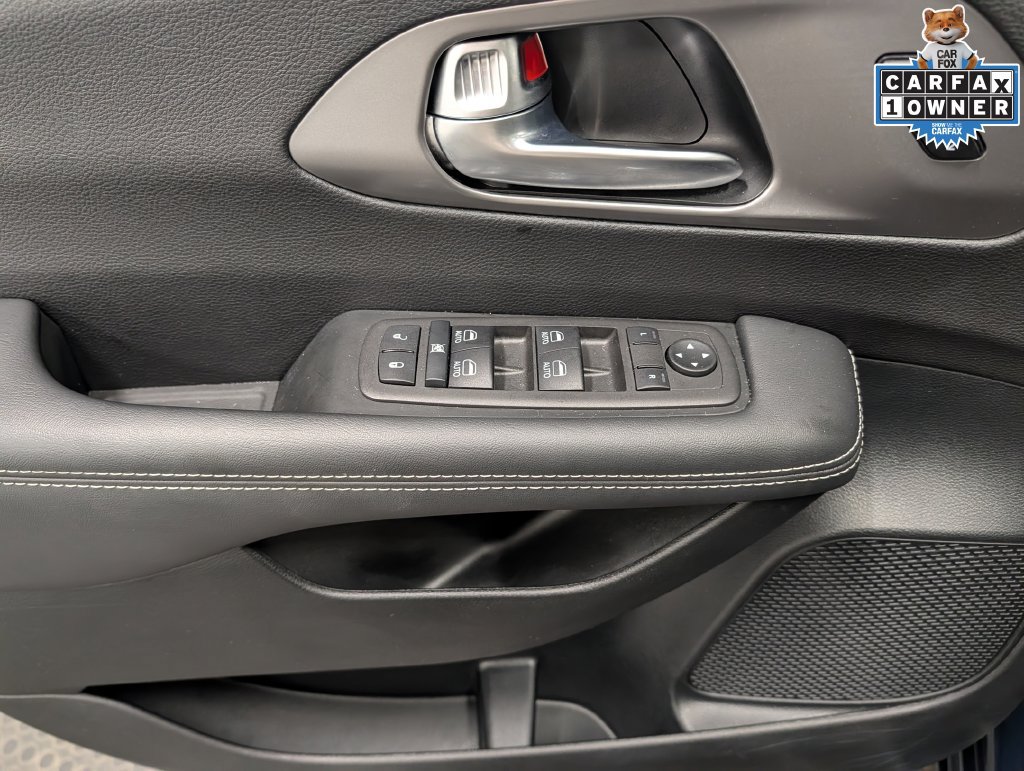 Used 2025 Chrysler Pacifica Select FWD image 10
