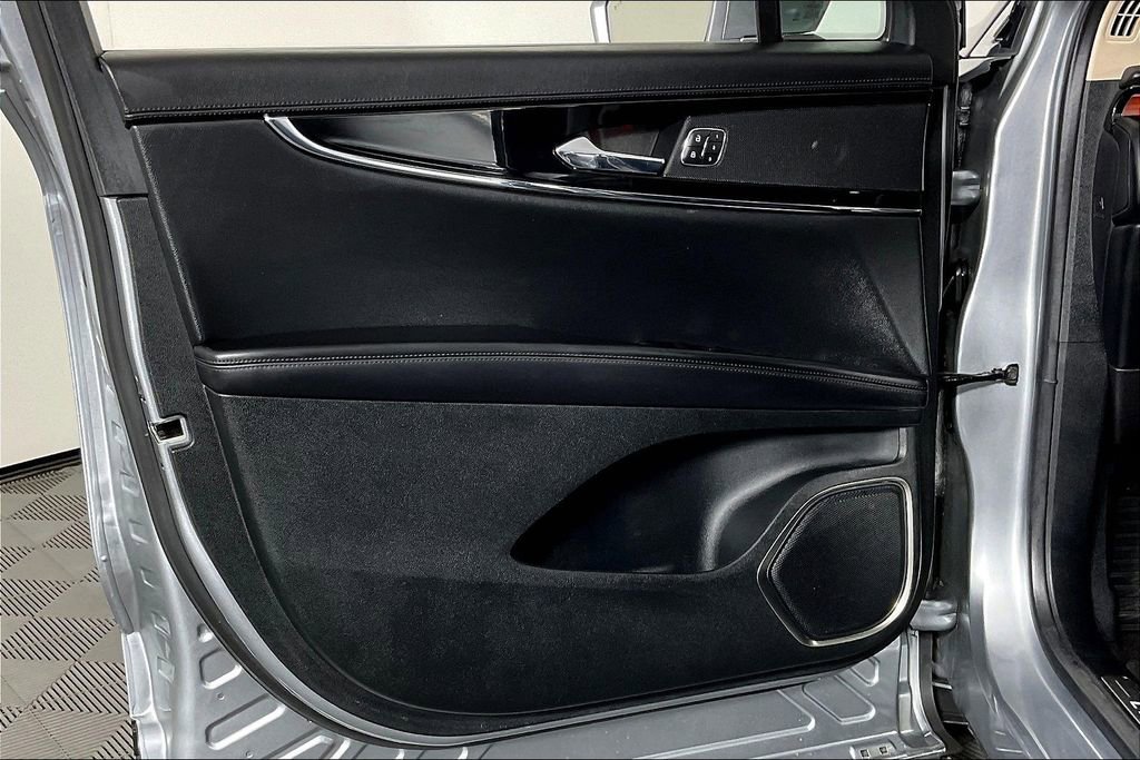 Used 2023 Lincoln Nautilus Reserve image 25