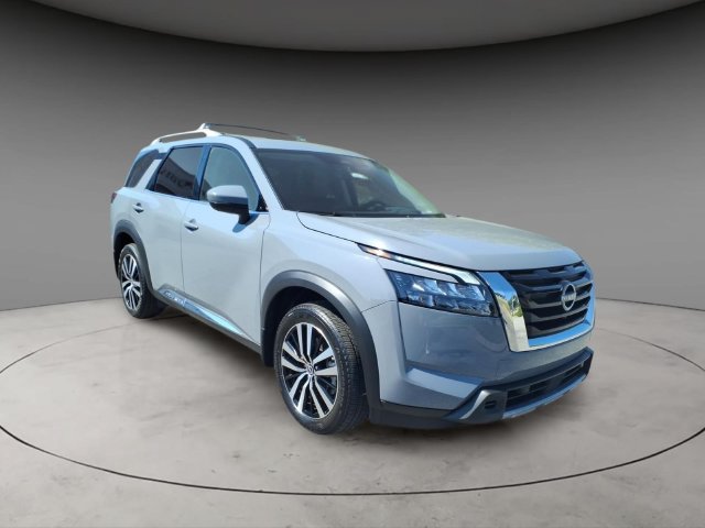 Certified 2025 Nissan Pathfinder Platinum w/ Cargo Package AWD/4WD image 4