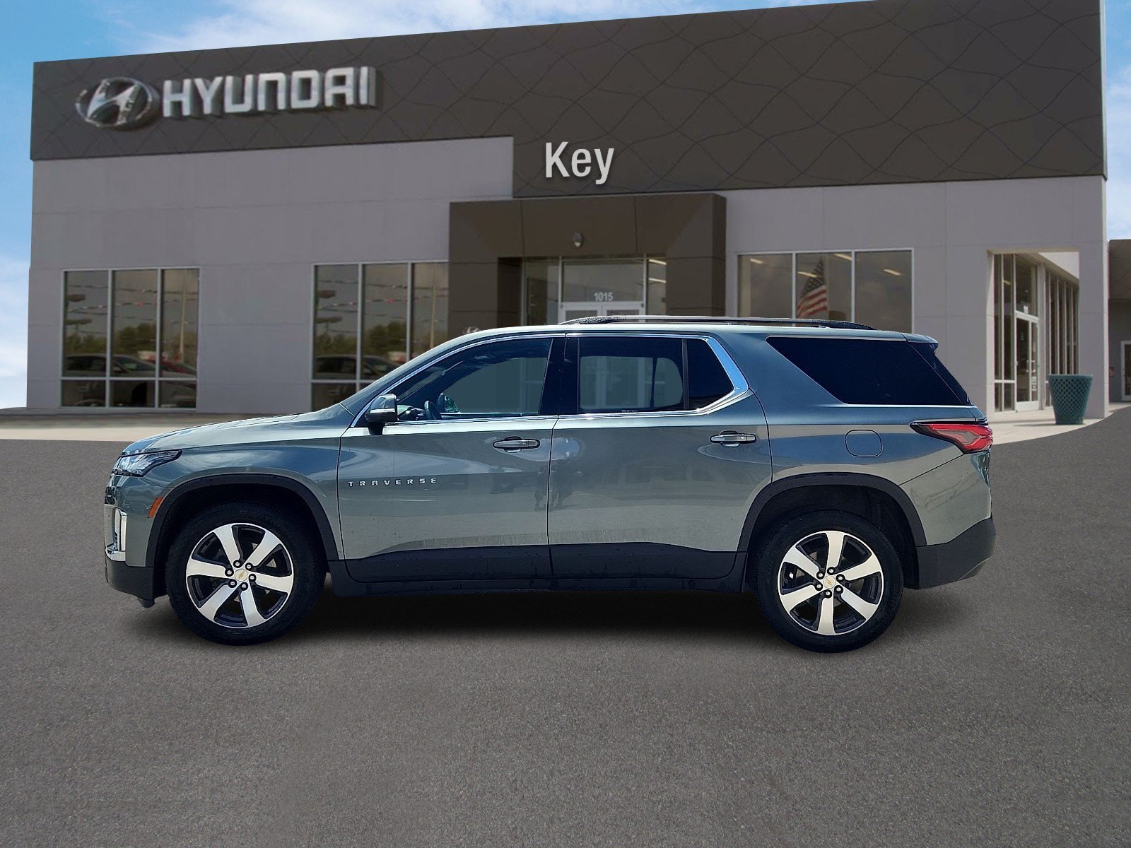 Used 2023 Chevrolet Traverse LT w/ LT Premium Package AWD/4WD image 6