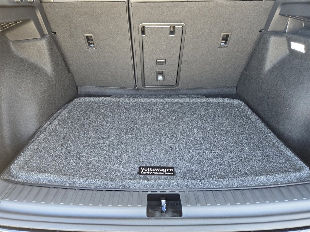 New 2025 Volkswagen Taos SEL image 24