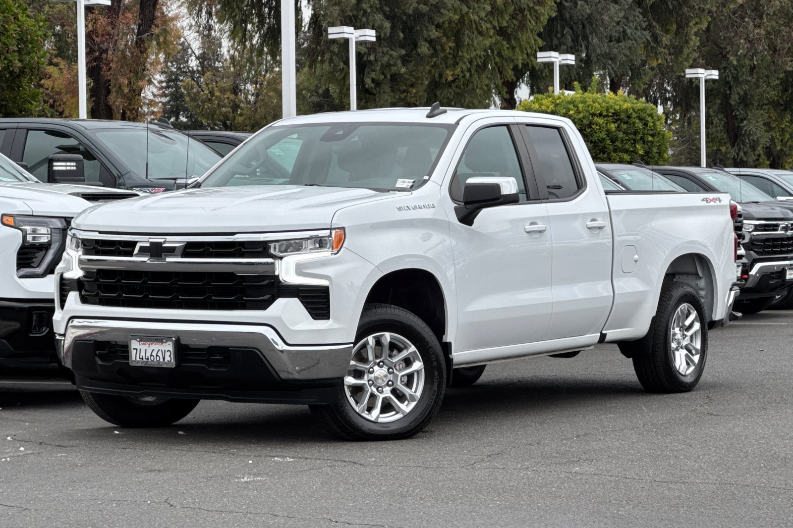 Used 2023 Chevrolet Silverado 1500 LT AWD/4WD image 9