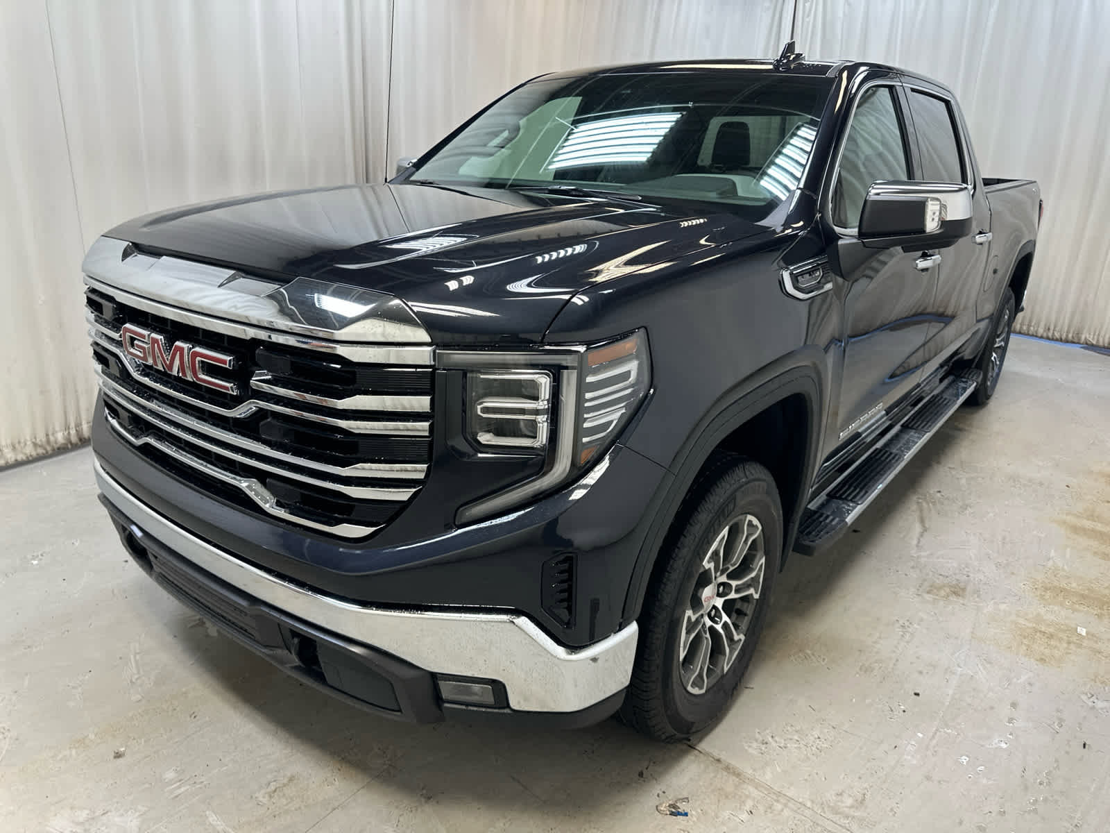 New 2026 GMC Sierra 1500 SLT w/ SLT Convenience Package image 9