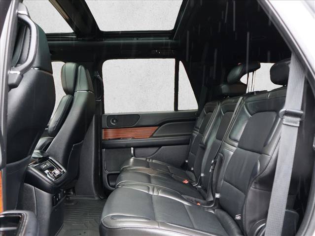 Used 2018 Lincoln Navigator Select w/ Technology Package AWD/4WD image 23