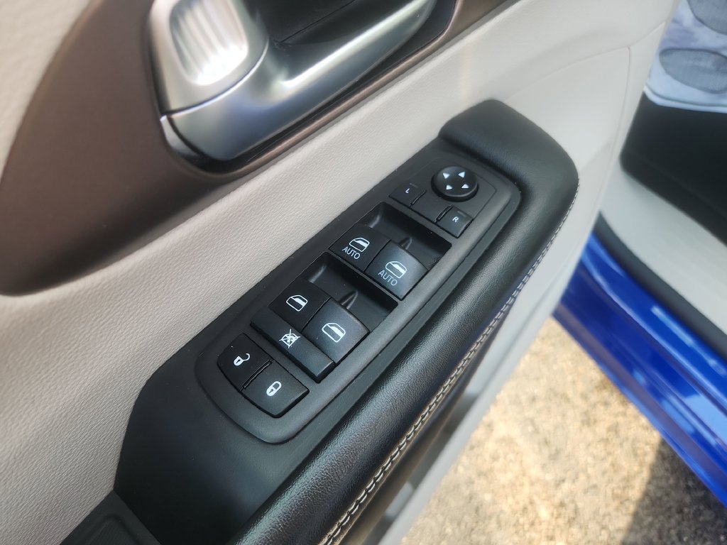 Used 2021 Chrysler Voyager LX FWD image 24