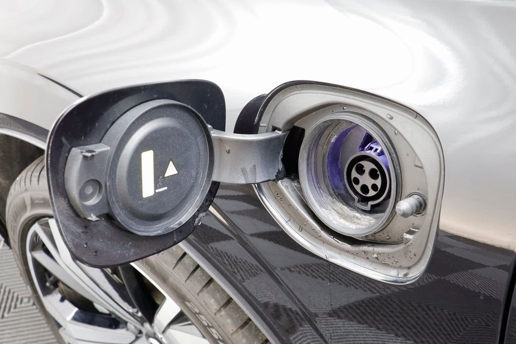 Used 2025 Volvo XC60 T8 Ultra w/ Protection Package Premier image 16