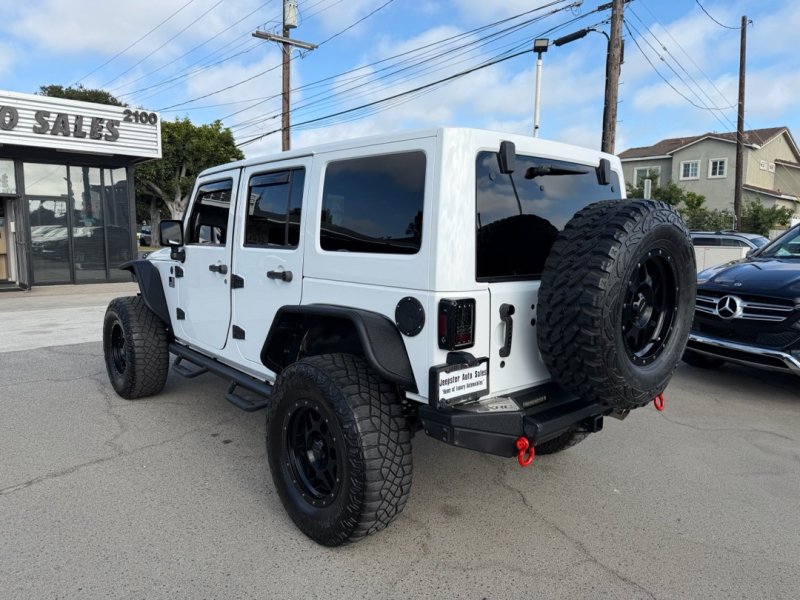Used 2015 Jeep Wrangler Unlimited Sahara AWD/4WD image 6