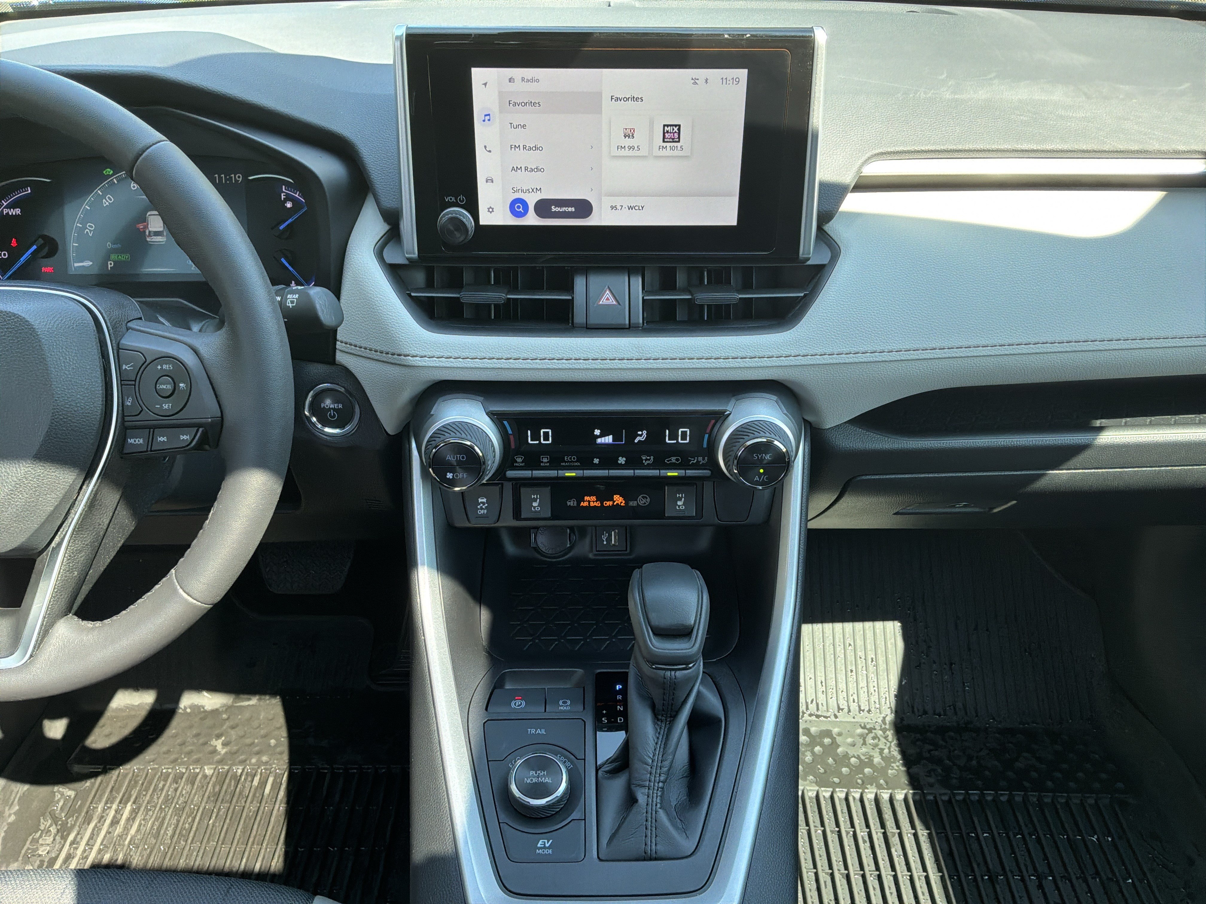 Used 2024 Toyota RAV4 XLE w/ Convenience Package AWD/4WD image 30