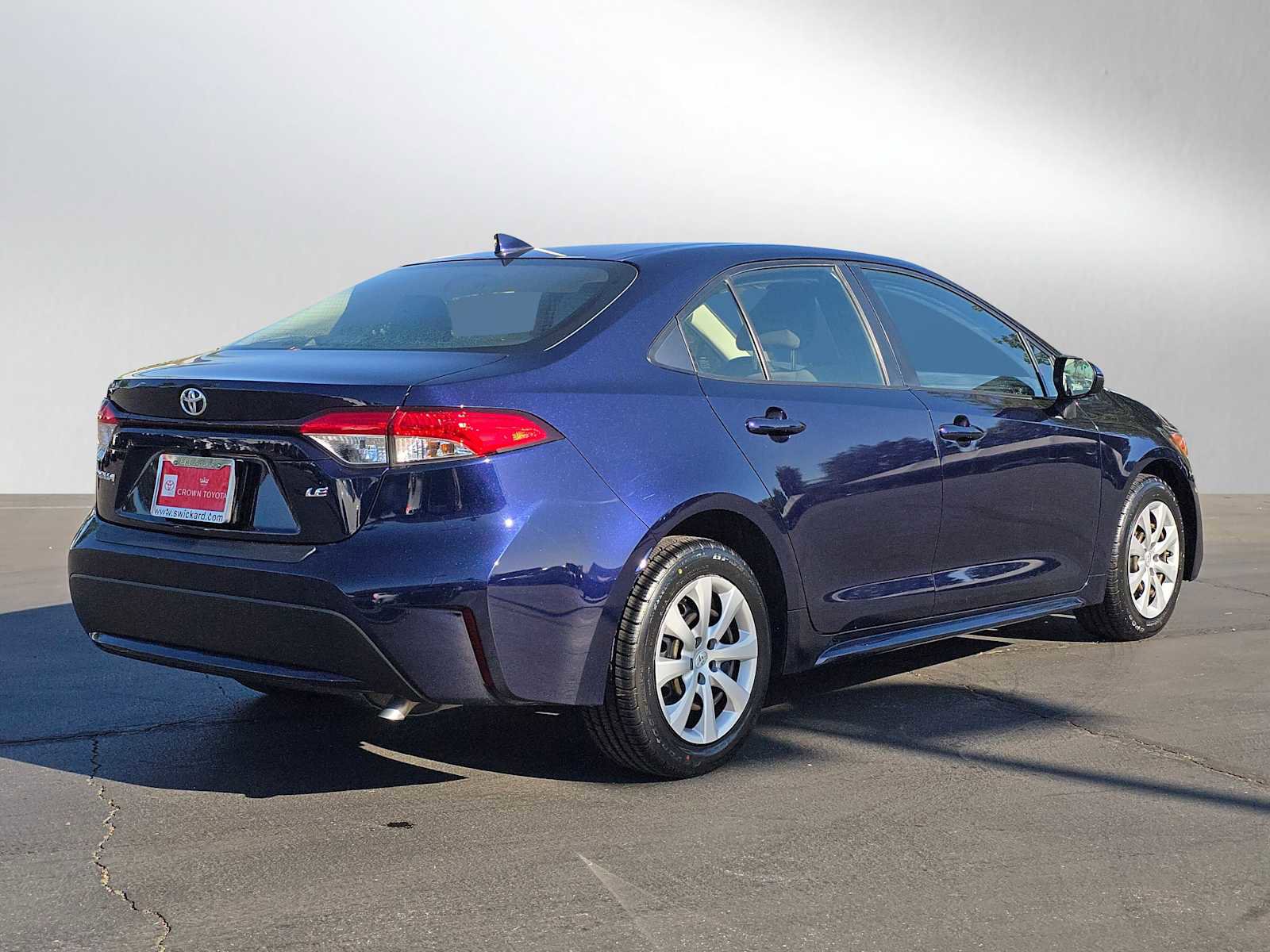 Used 2021 Toyota Corolla LE image 3