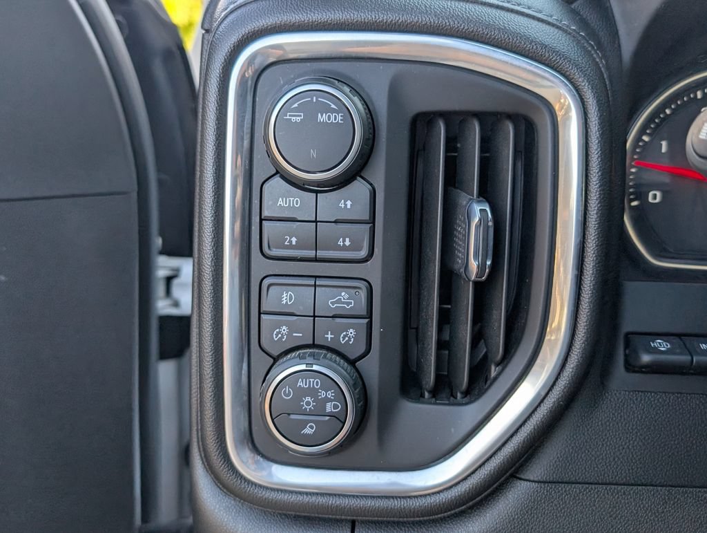 Used 2022 Chevrolet Silverado 2500 High Country w/ Technology Package AWD/4WD image 15