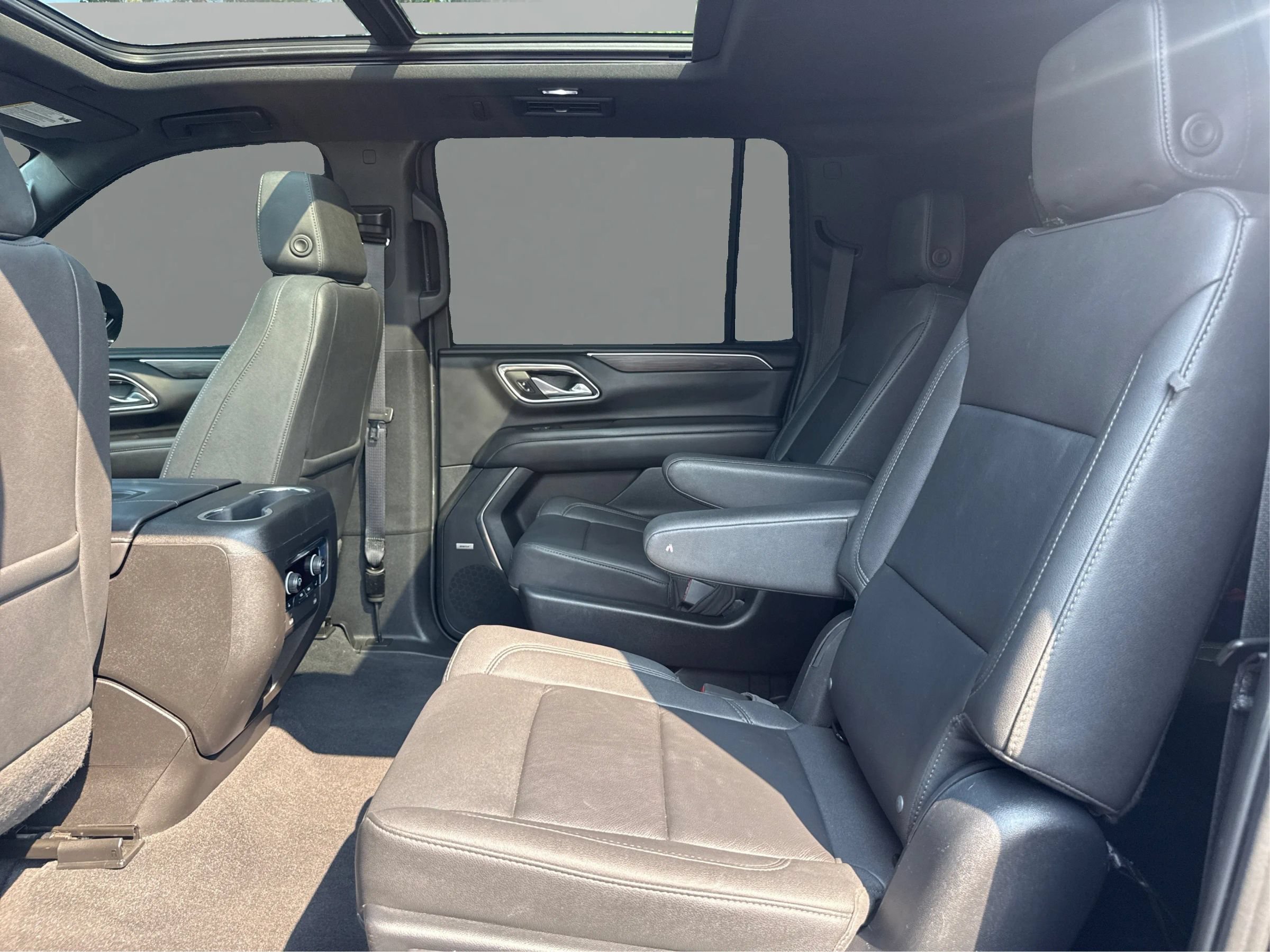 Used 2023 Chevrolet Suburban LT w/ LT Signature Package RWD image 10