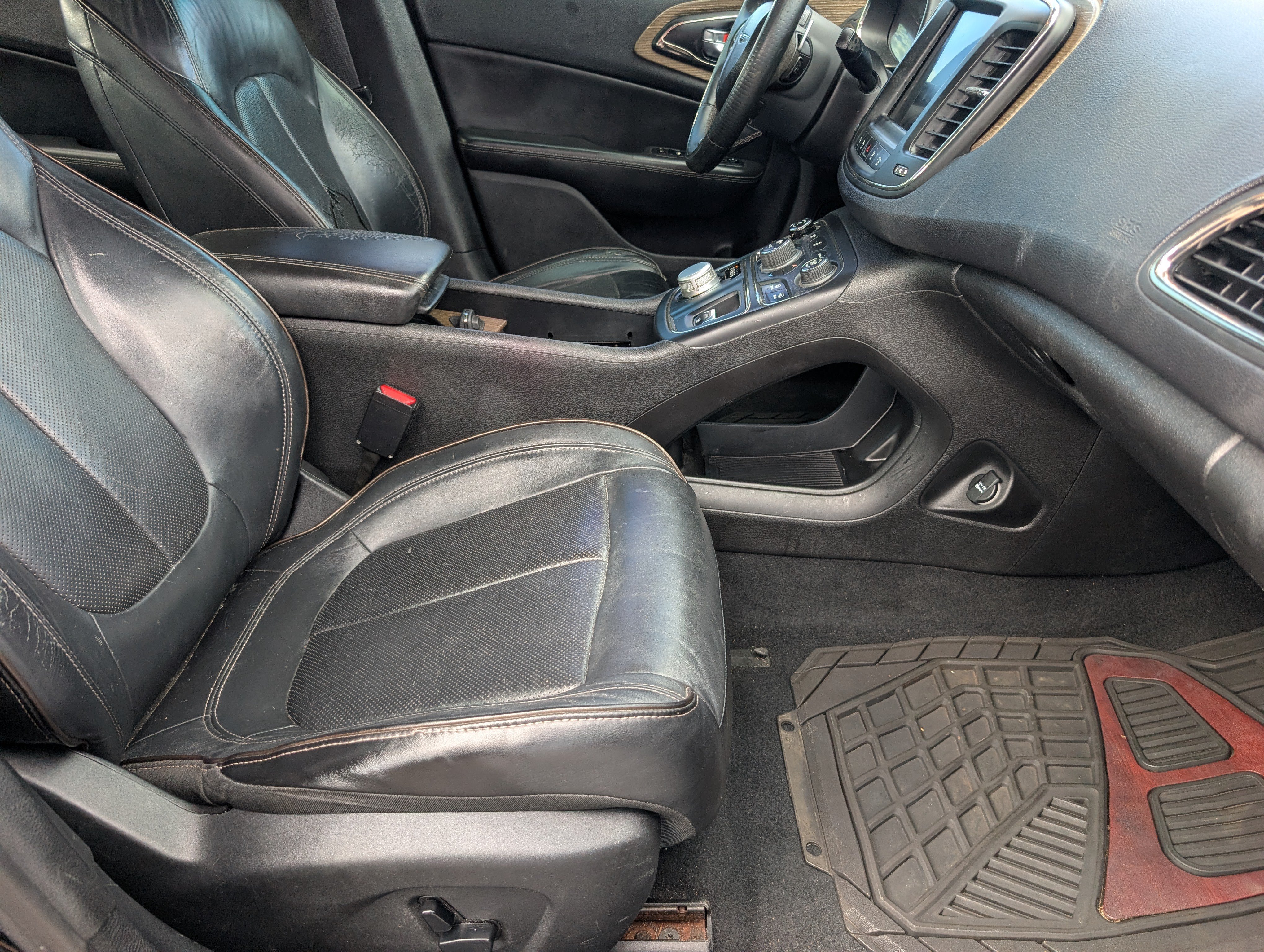 Used 2015 Chrysler 200 C w/ Navigation & Sound Group I FWD image 28