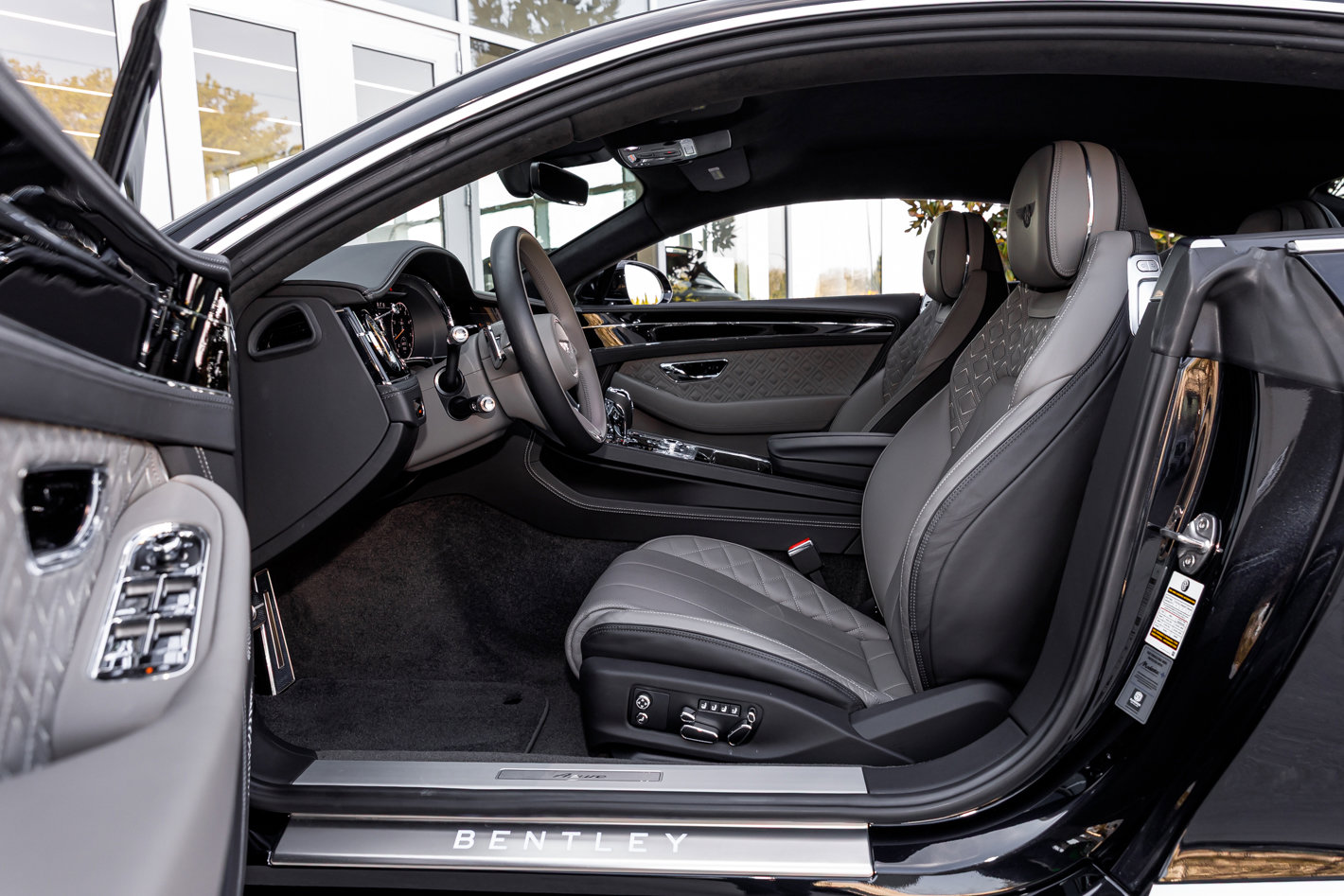 Used 2023 Bentley Continental GT Azure image 19