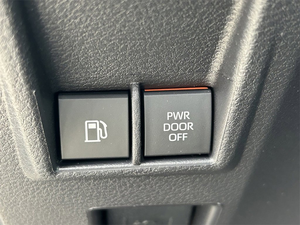 Used 2025 Toyota Sienna XSE image 29