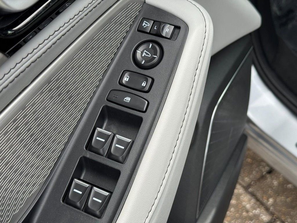 Certified 2024 Acura MDX SH-AWD w/ Advance Package image 17