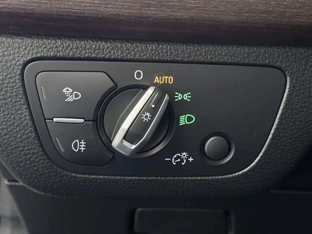 Used 2022 Audi Q5 2.0T Premium w/ Convenience Package image 38