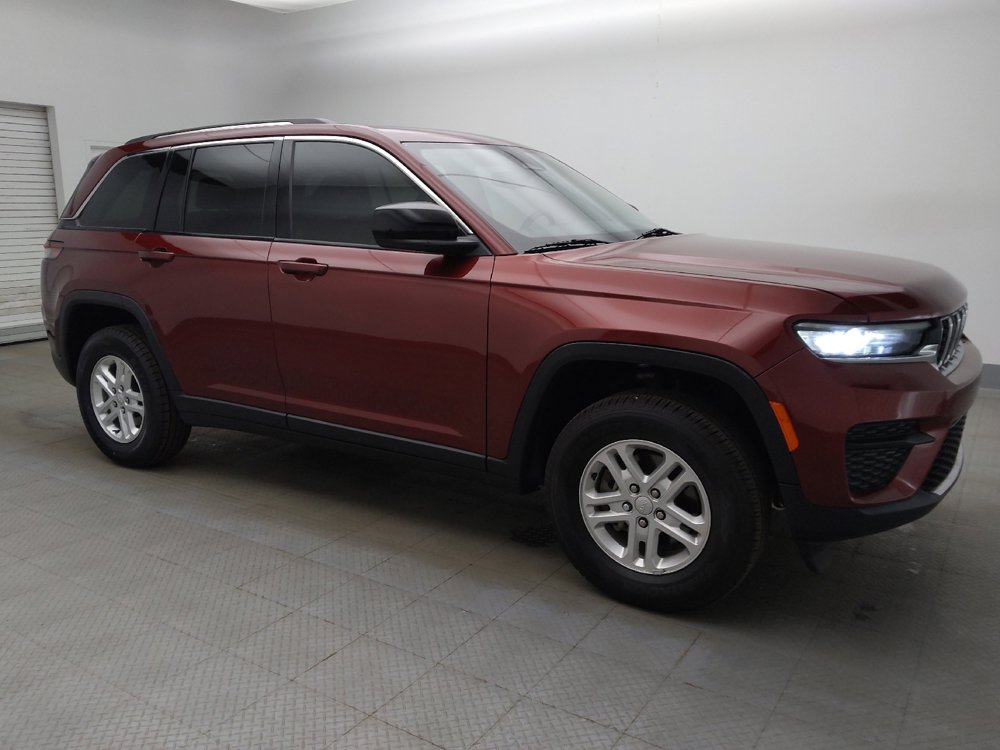 Used 2023 Jeep Grand Cherokee Laredo w/ Luxury Tech Group I AWD/4WD image 11