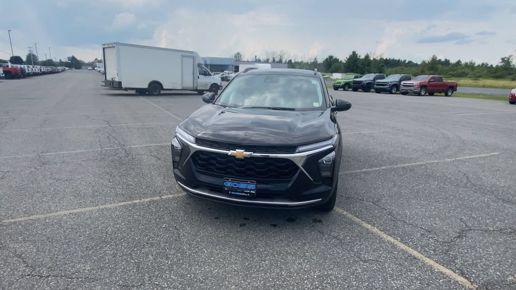 Certified 2024 Chevrolet Trax LT FWD image 3