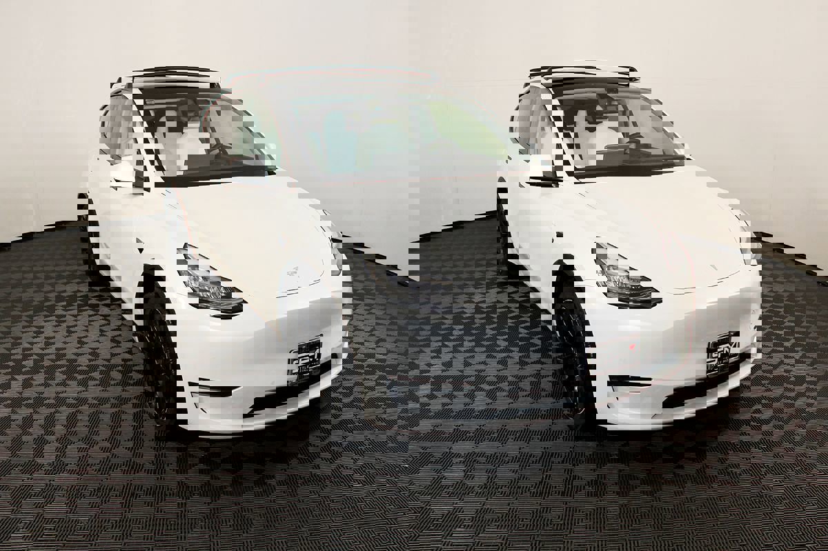 Used 2020 Tesla Model Y Long Range image 4