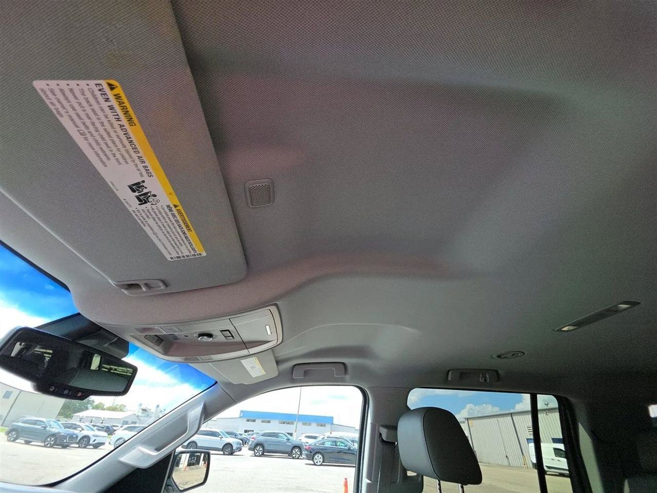 Used 2015 Chevrolet Suburban LT RWD image 21