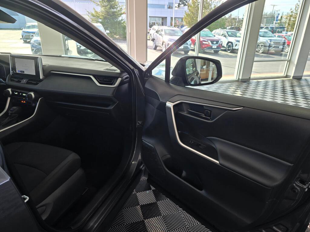 Used 2025 Toyota RAV4 LE image 40