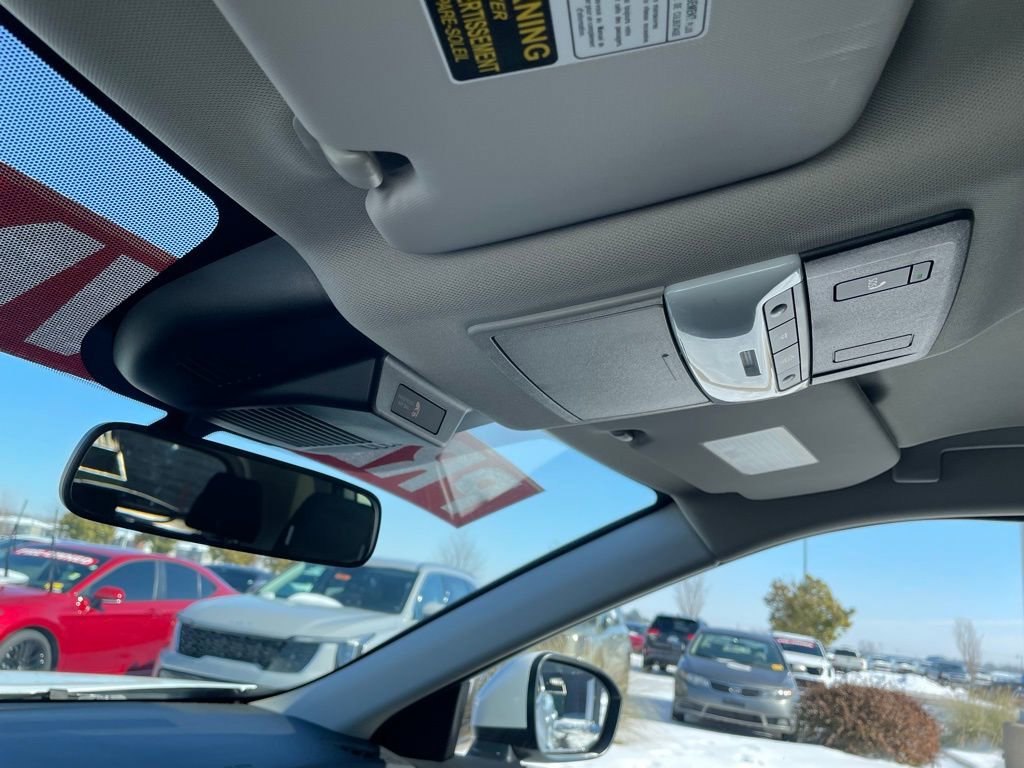 Used 2025 Nissan Rogue SV image 21