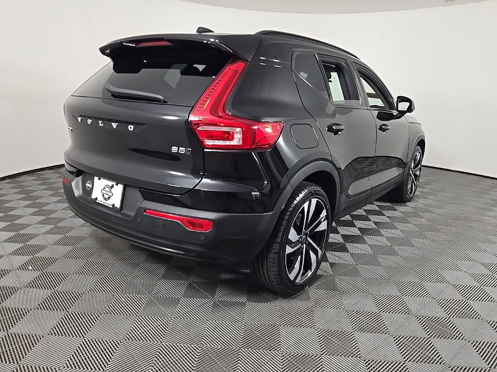 Certified 2023 Volvo XC40 B5 Plus w/ Driver Assist Package AWD/4WD image 12