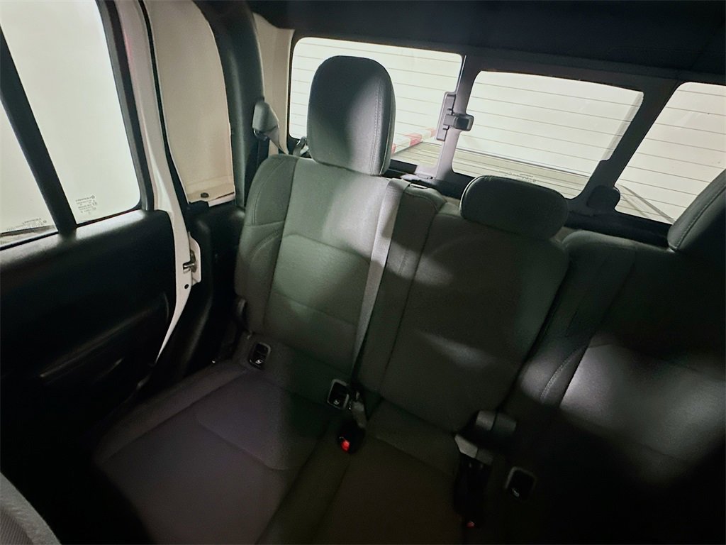 Used 2022 Jeep Gladiator Willys image 12